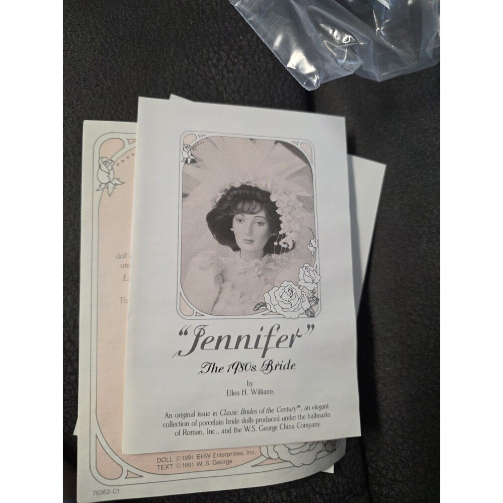 The 1980's Bride Doll JENNIFER By Ellen Williams 18” Ivory Dress Stand & Flowers - Picture 6 of 8